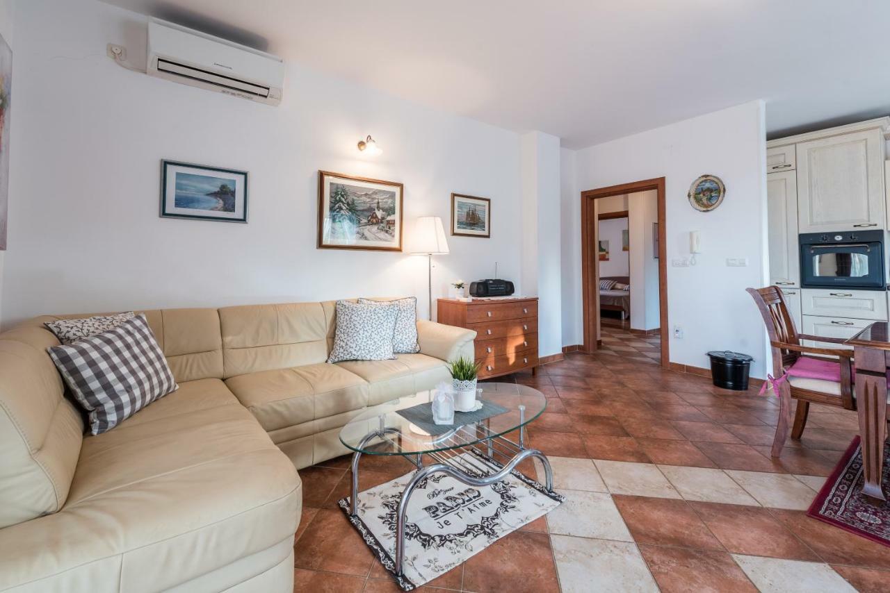 Apartments Jelavic Sutomiscica Екстериор снимка