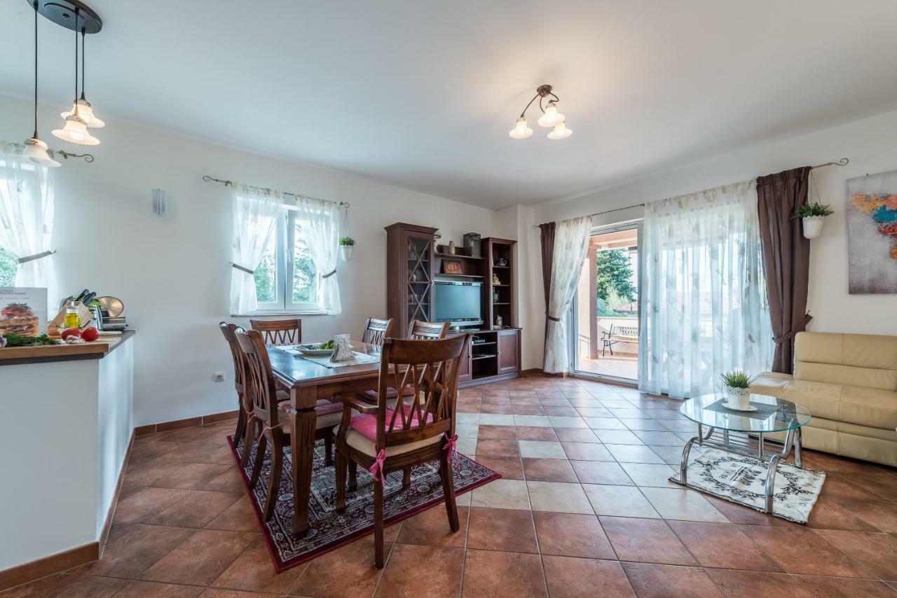 Apartments Jelavic Sutomiscica Екстериор снимка