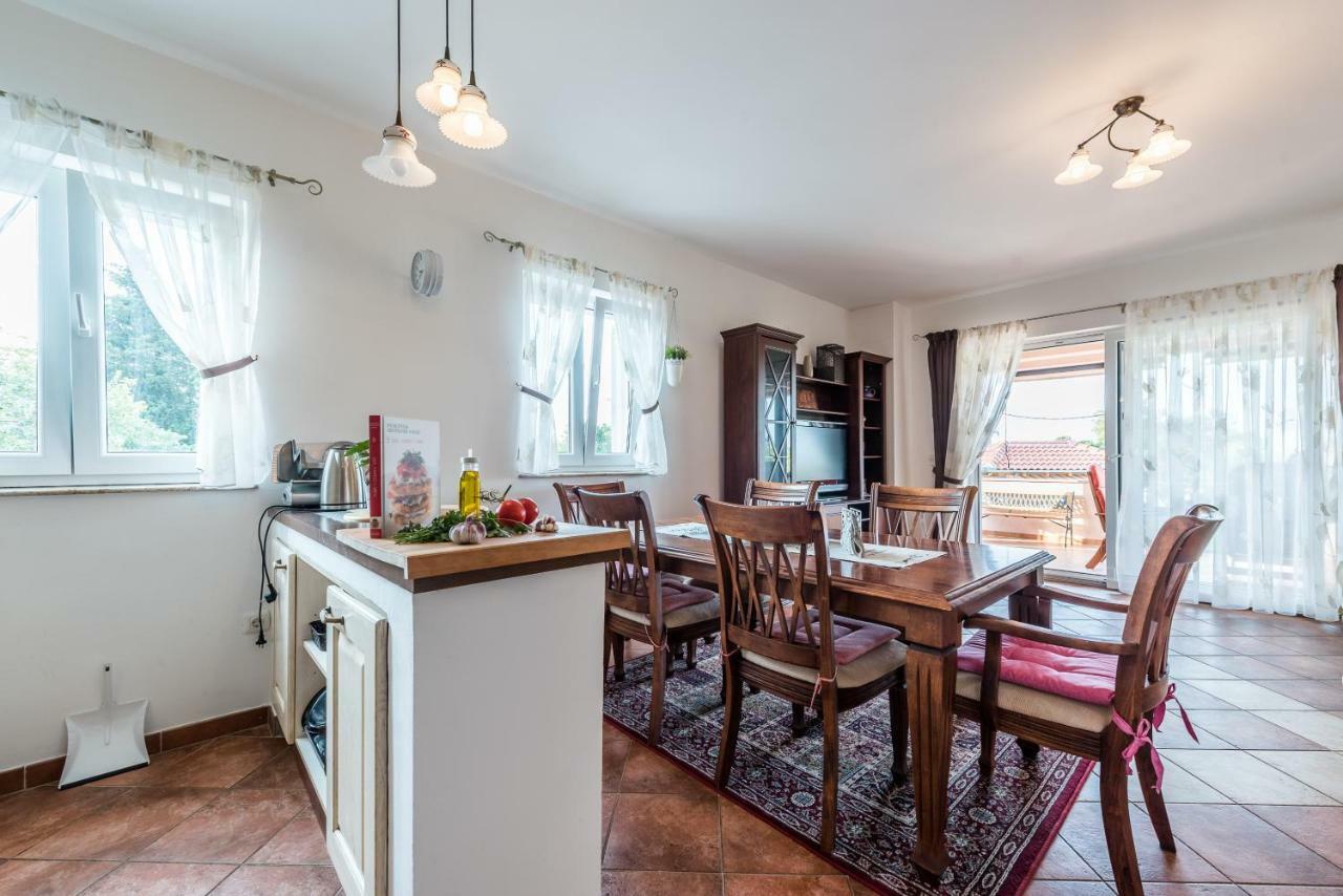 Apartments Jelavic Sutomiscica Екстериор снимка