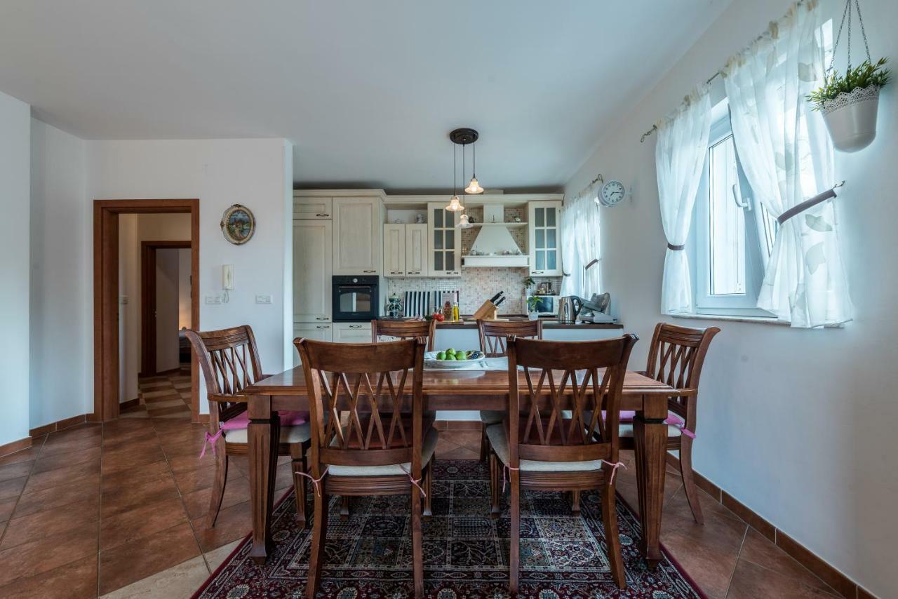 Apartments Jelavic Sutomiscica Екстериор снимка
