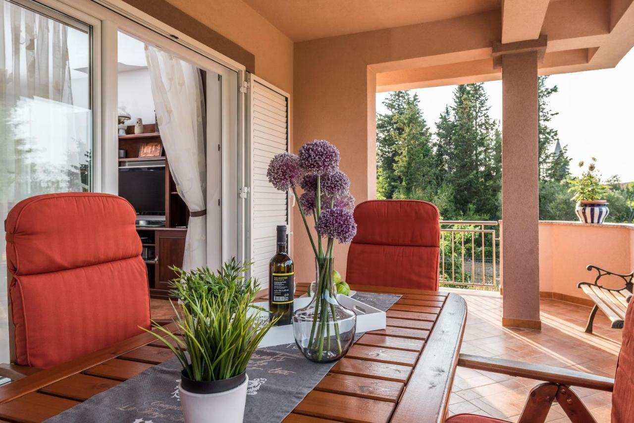 Apartments Jelavic Sutomiscica Екстериор снимка
