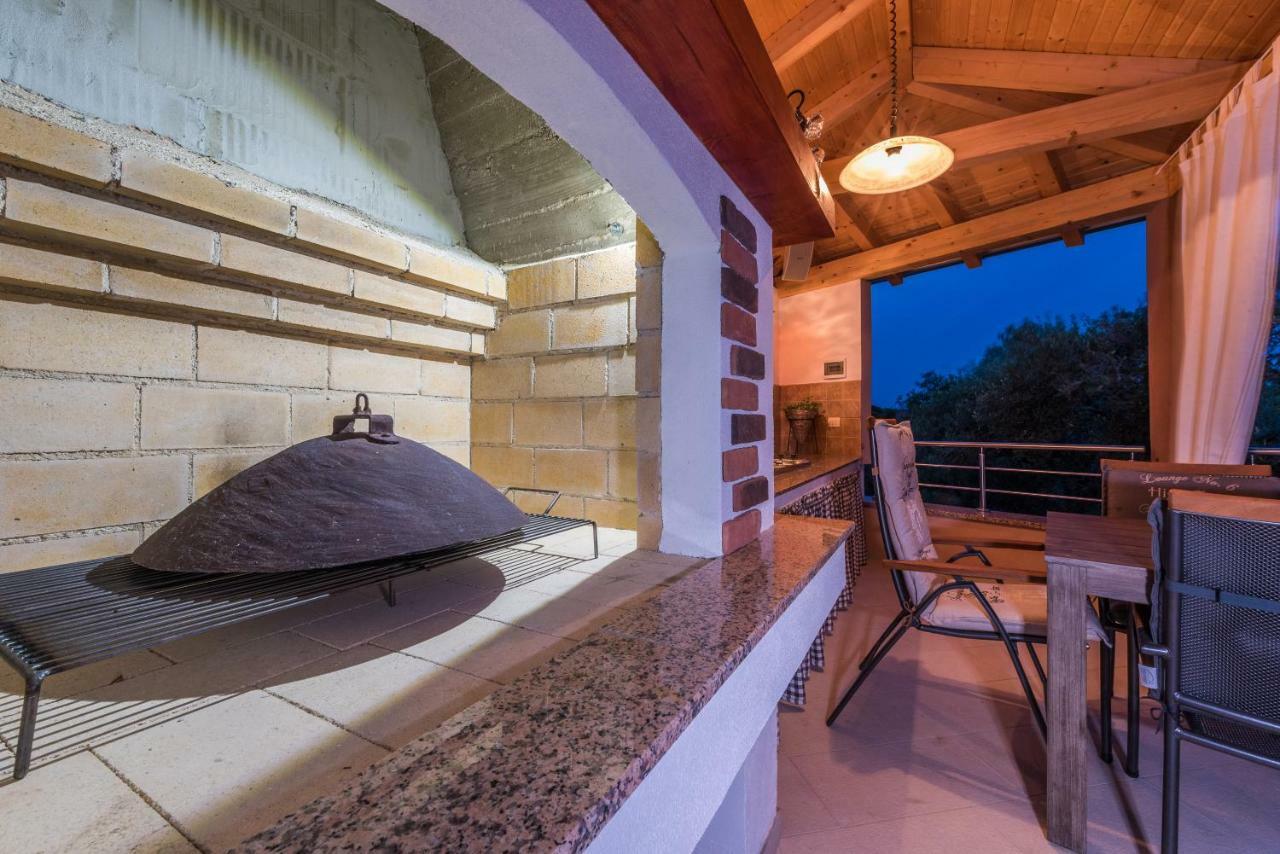 Apartments Jelavic Sutomiscica Екстериор снимка