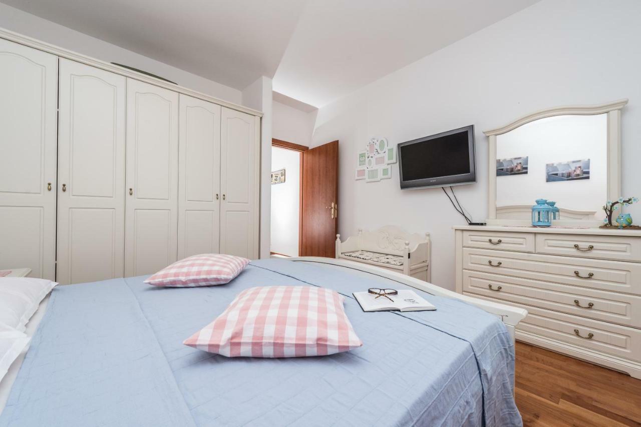 Apartments Jelavic Sutomiscica Екстериор снимка