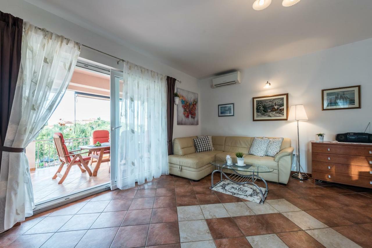 Apartments Jelavic Sutomiscica Екстериор снимка