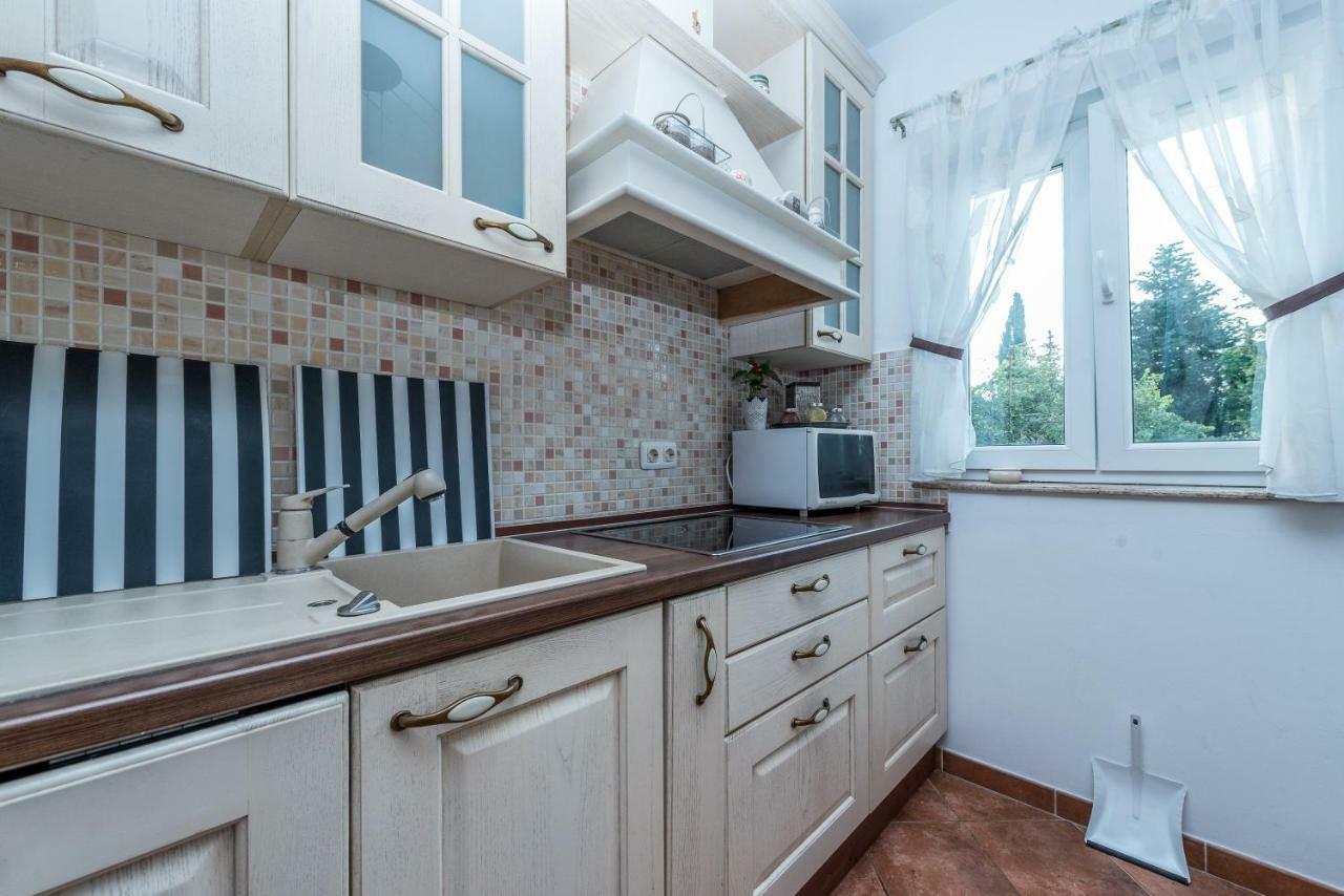 Apartments Jelavic Sutomiscica Екстериор снимка