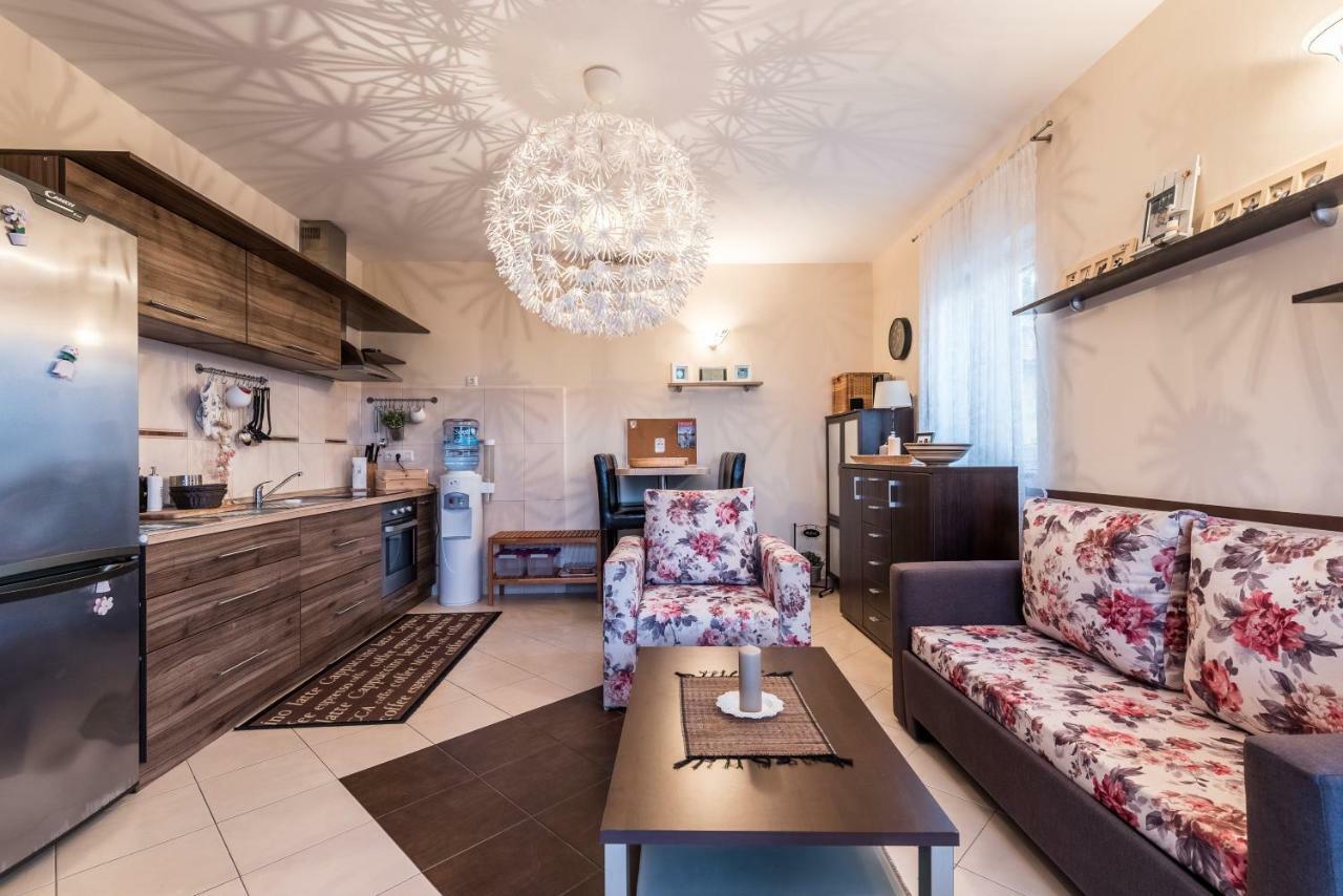 Apartments Jelavic Sutomiscica Екстериор снимка