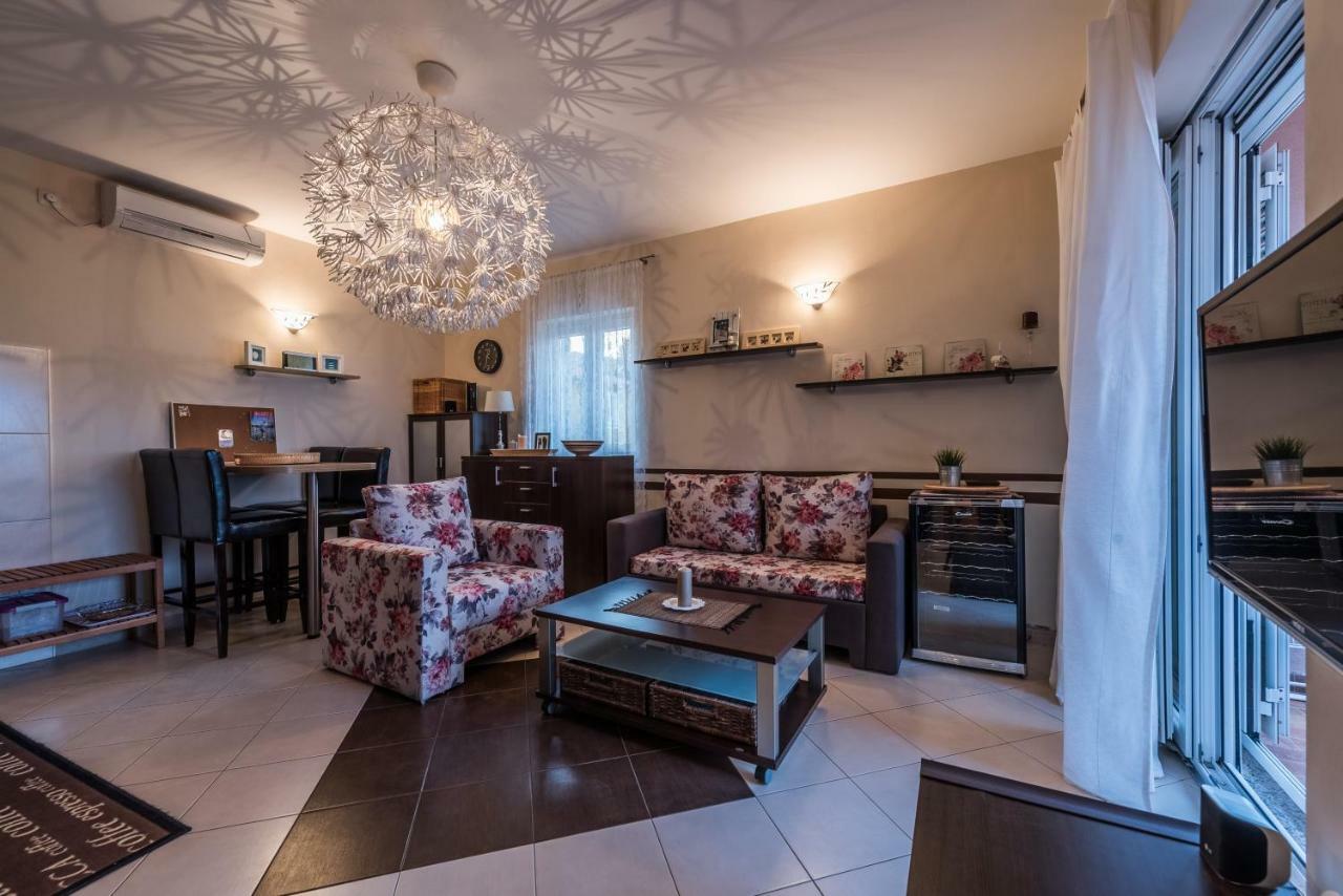 Apartments Jelavic Sutomiscica Екстериор снимка
