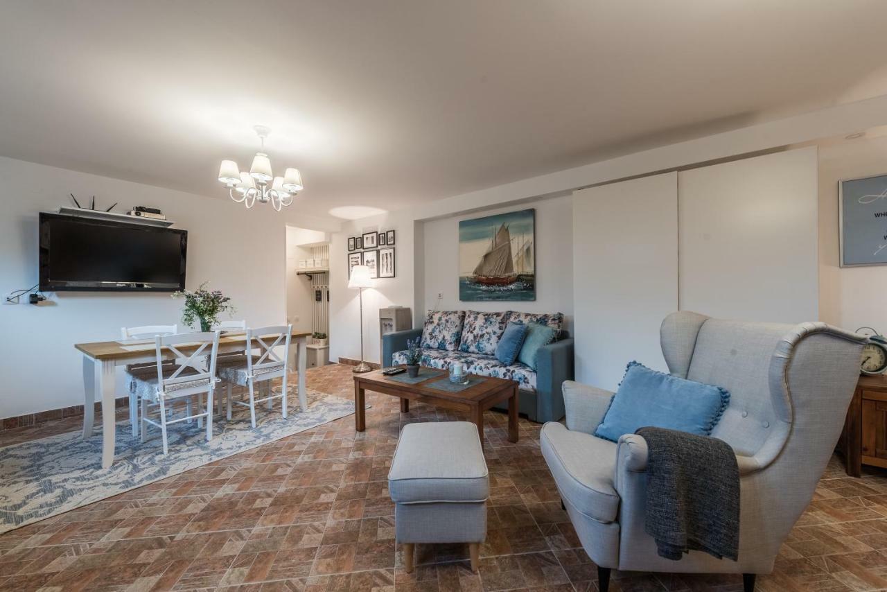 Apartments Jelavic Sutomiscica Екстериор снимка